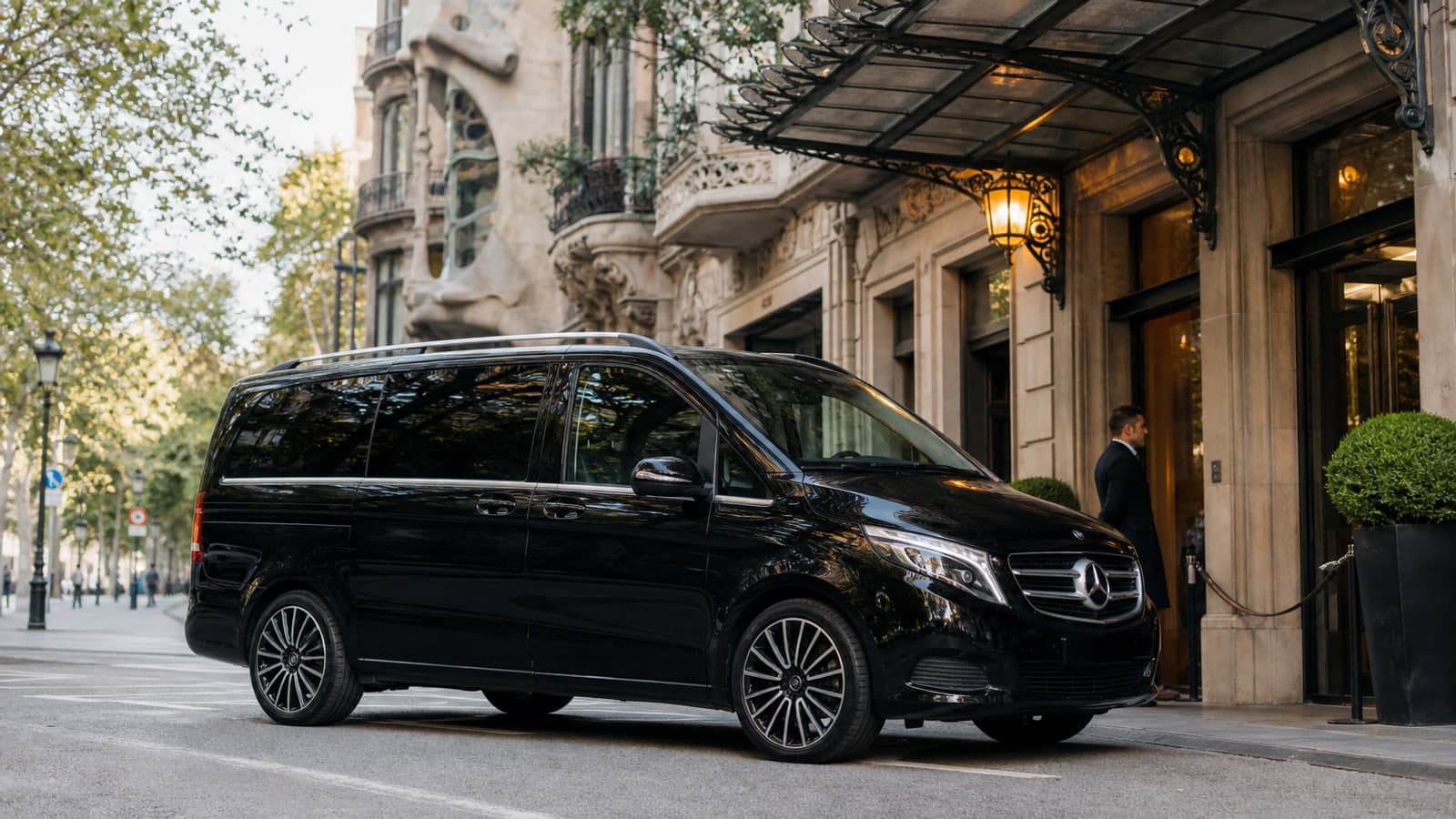 Mercedes de MeTransfers para Todo lo que debes saber sobre Movilidad segura y exclusiva para mujeres ejecutivas en Barcelona